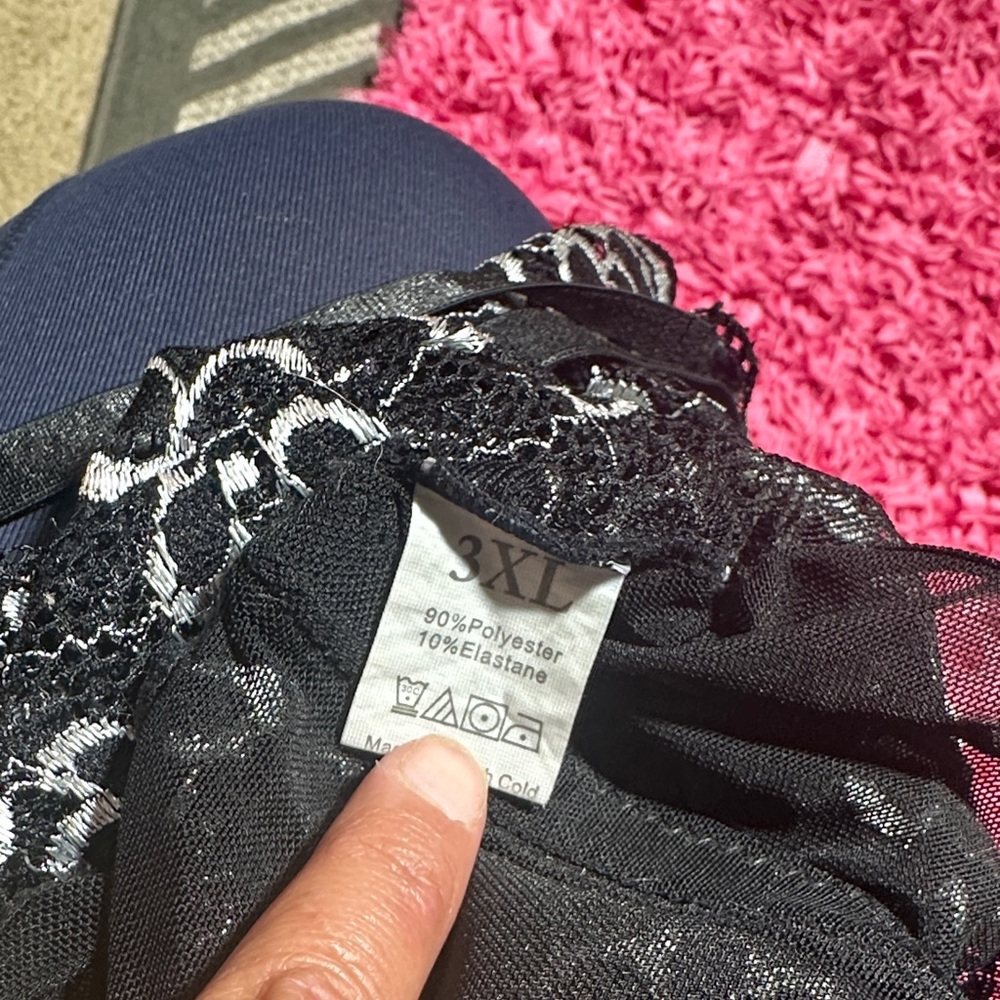 Chic Black and White Lace Floral Bodysuit - Picture 7 of 7